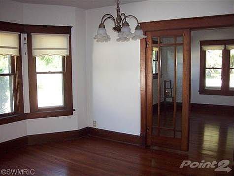 5th image of 728 Grant St