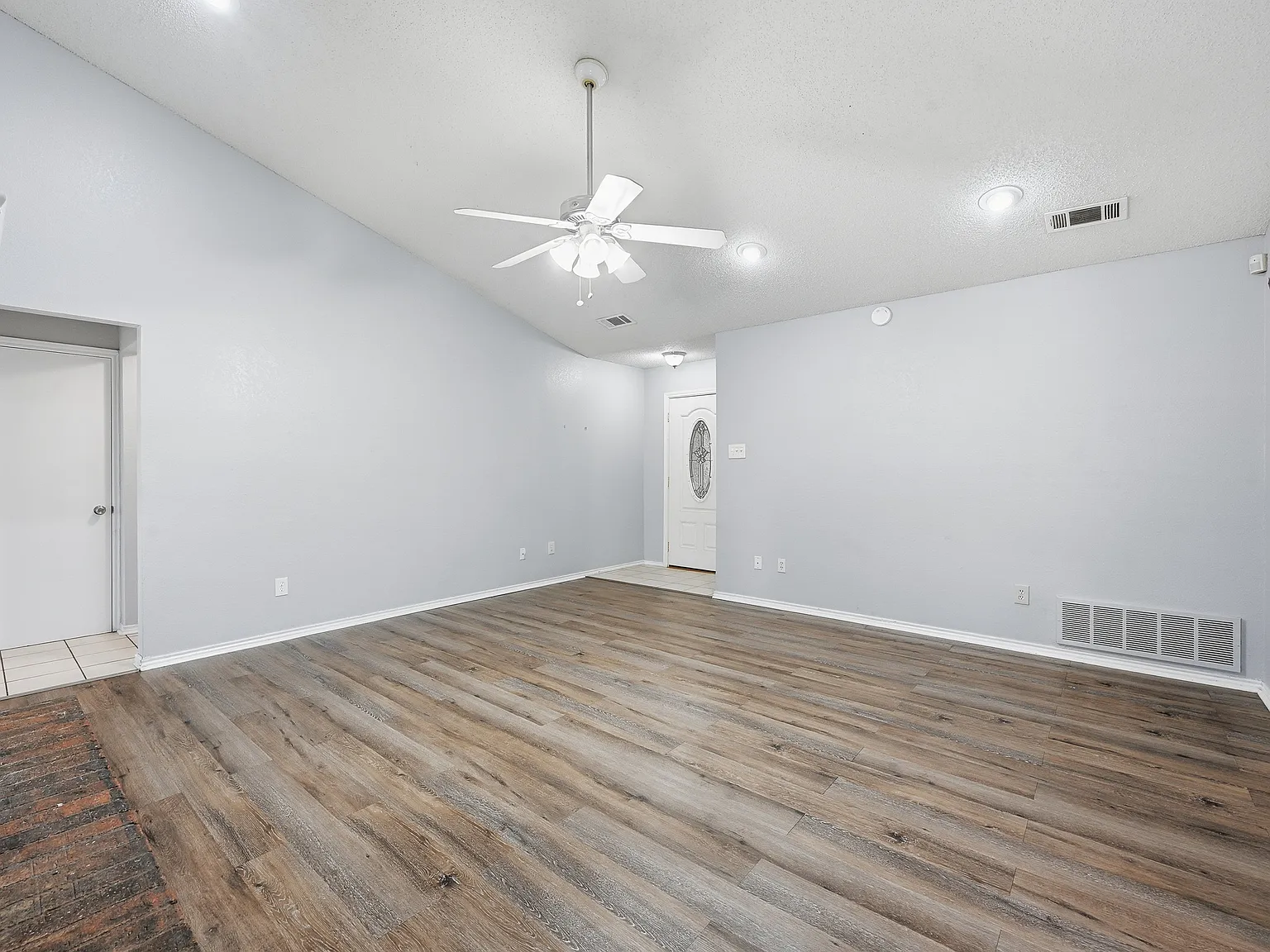 6421 Fairview Dr — Photo 4