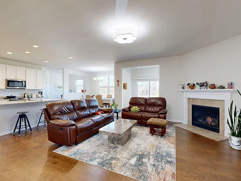 2901 Dillon Dr — Photo 6