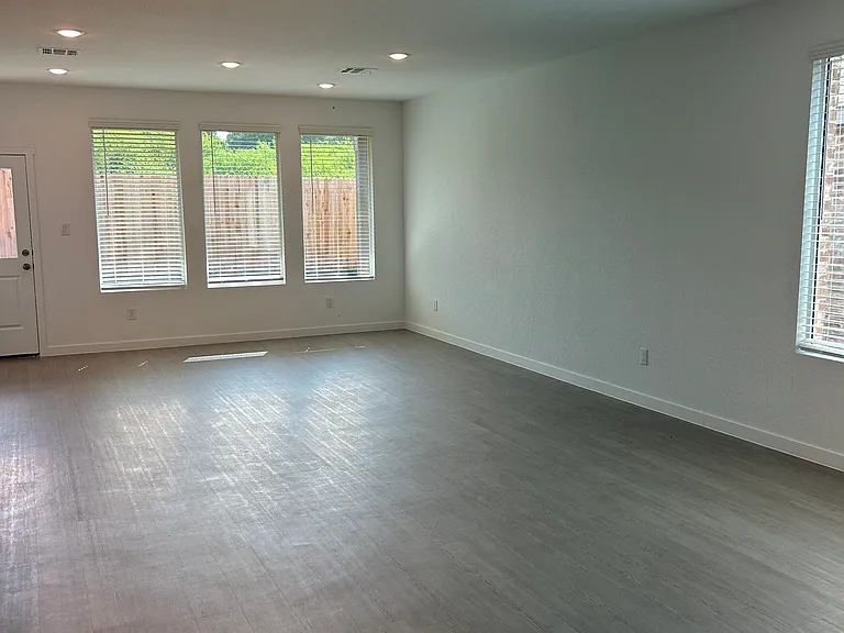 2272 Monument Hl — Photo 7