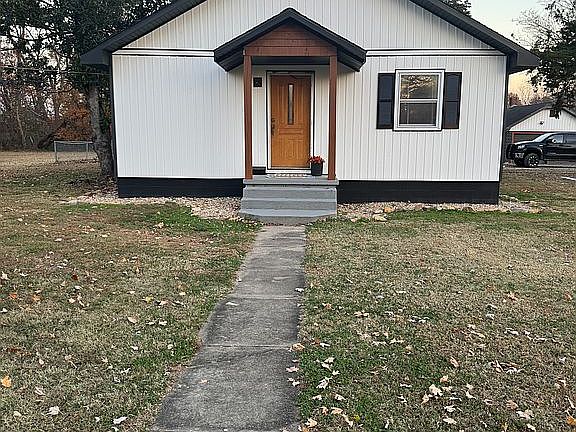 2nd image of 1002 N Water St