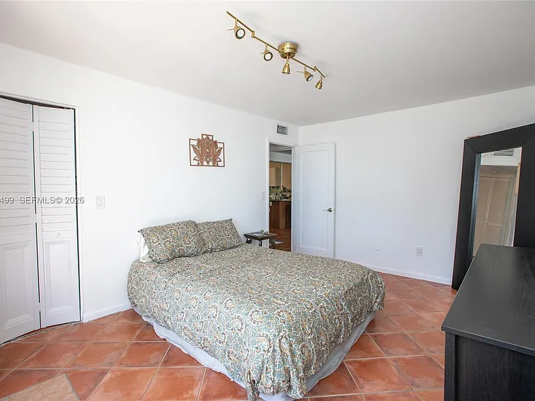 1801 S Treasure Dr #321 — Photo 13