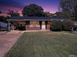 1705 Bradshaw Dr, Saint Louis, MO 63136