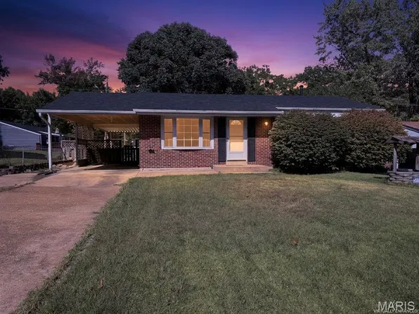 1705 Bradshaw Dr, Saint Louis, MO 63136