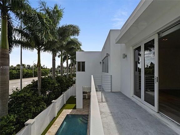 5th image of 10296 NW 74th Ter