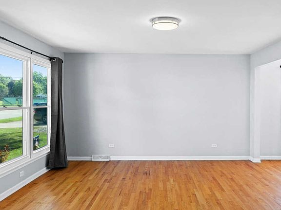 4th image of 5609 W 98th Pl