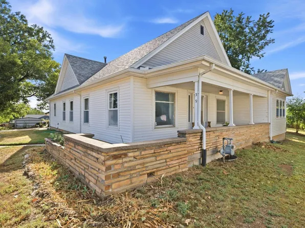 319 E Copeland Ave, Kingman, KS 67068