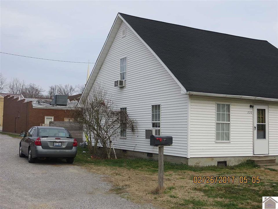 226 Front St, Bardwell, KY 42023 Zillow