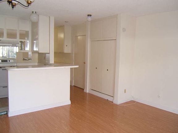 2nd image of 160 S El Molino Ave APT 207