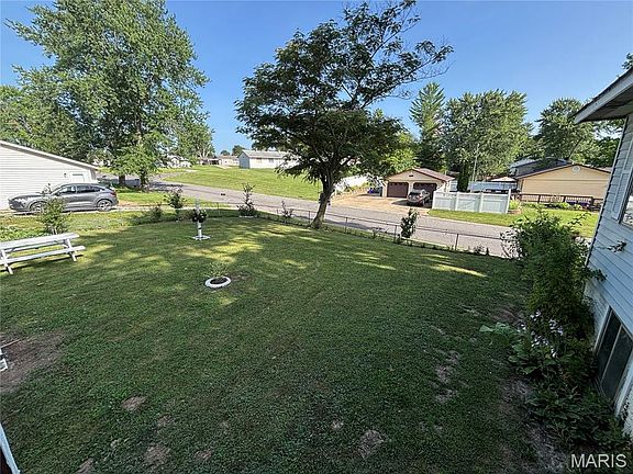 3rd image of 701 Valley View Dr