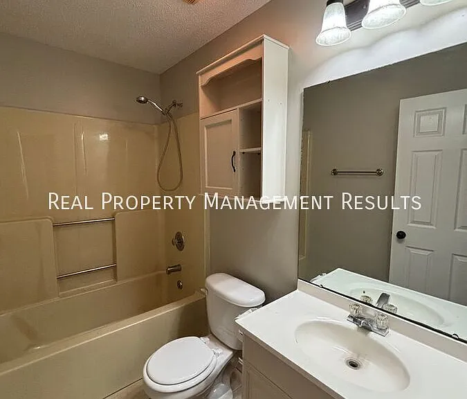2841 Squire Ln — Photo 9