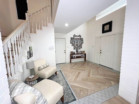 3rd image of 402 Saint Thomas Dr