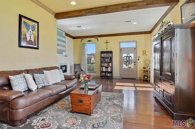 4 bed, 2.5 bath, 1920 sqft, $2,400 — Photo 3