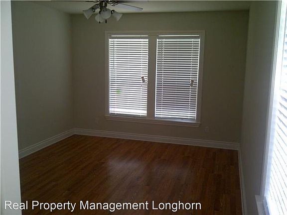 5th image of 203A E Pecan St