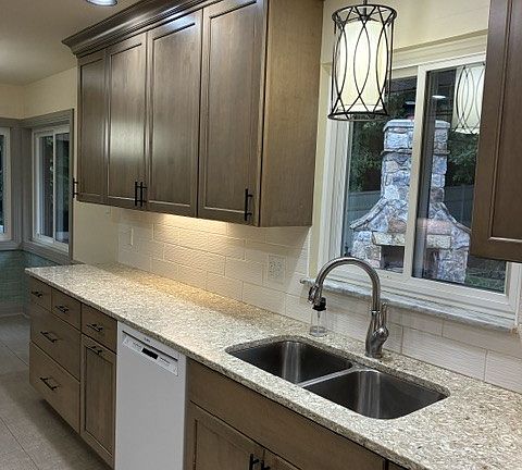 5th image of 303 Somerset Rd