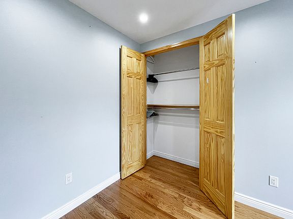 5th image of 440 Senator St APT 18