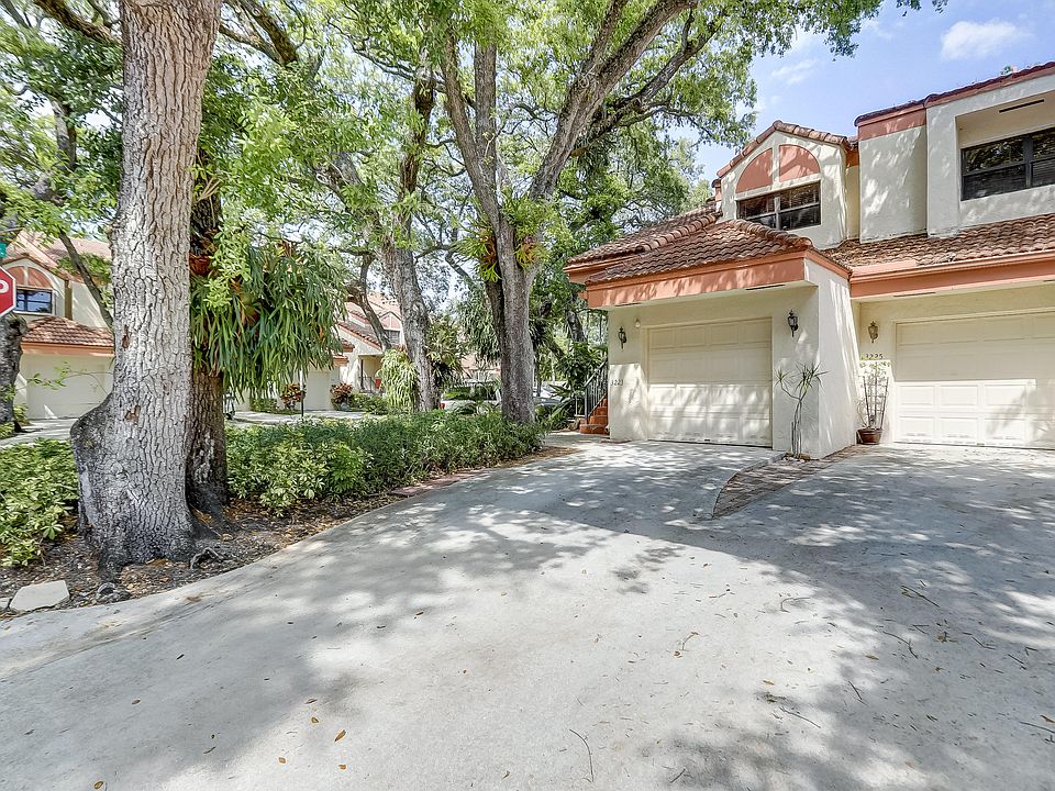 1st image of 3223 Old Oak Ln #1202