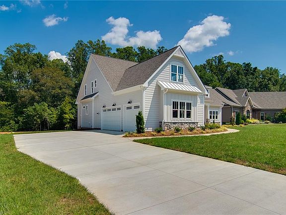 3rd image of 607 Lissara Lodge Dr