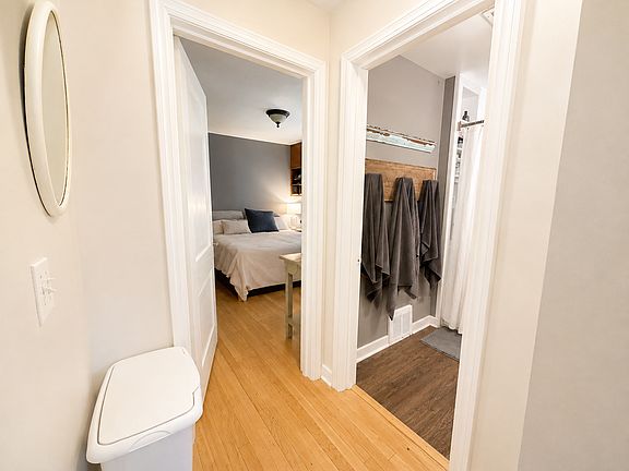 4th image of 2112 Clark St