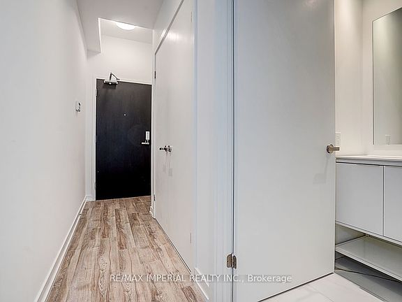 3rd image of 77 Shuter St #710