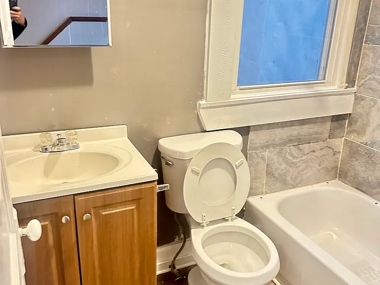 2240 Penrose Ave — Photo 5