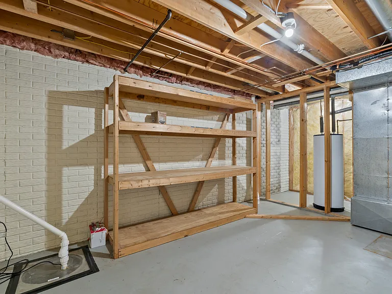 4690 Lindbergh Dr — Photo 48