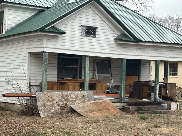 208 N Hemphill Avenue, Crane, MO 65633