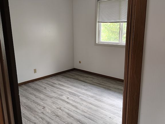 4th image of 3811 Saint Paul Ave #4