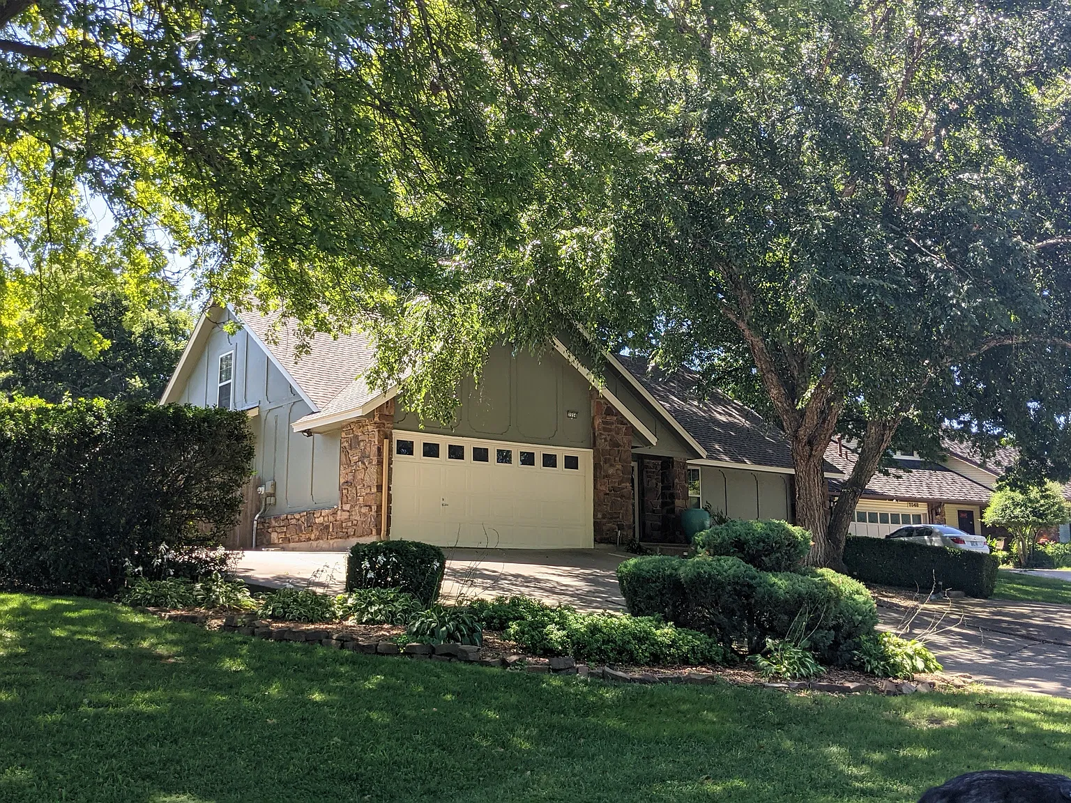 4 bed, 2.5 bath, 2649 sqft, $2,300 — Photo 3