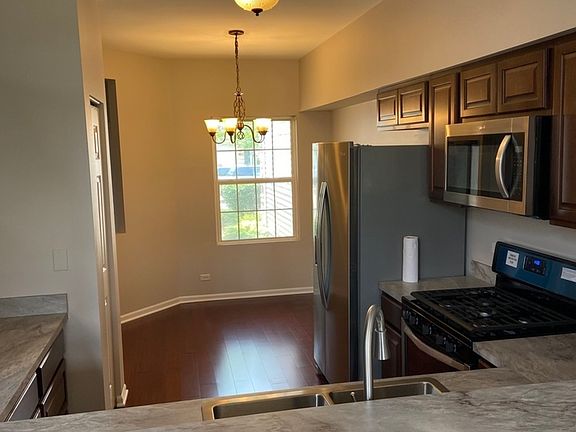 4th image of 947 Mesa Dr