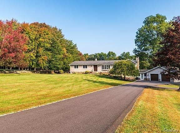 2nd image of 40 Deer Brook Dr