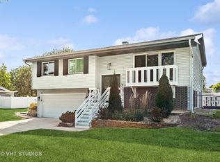 238 Strathmore Ct, Bloomingdale, IL 60108