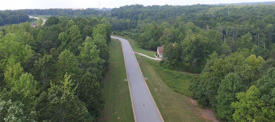 2nd image of 417 Twin Springs Dr