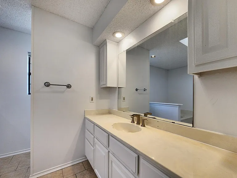 7397 FM 1377 — Photo 13
