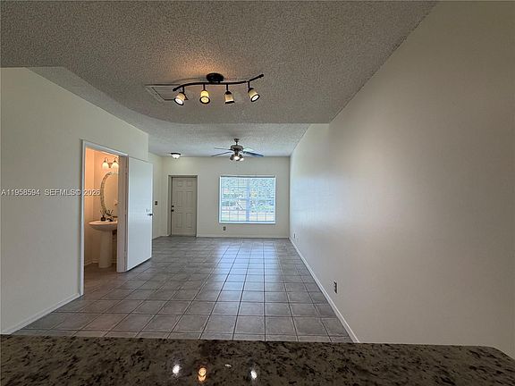 5th image of 271 Duval Ct