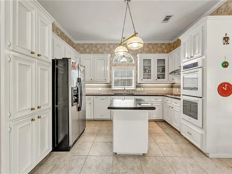4601 Valley Brook Cir — Photo 6