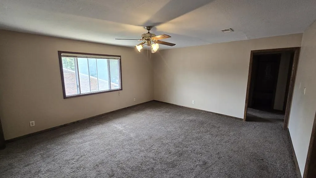 1444 N B St, apartment 7 — Photo 2
