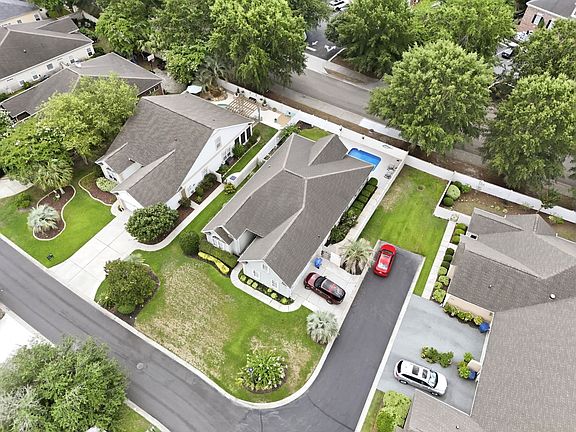 3rd image of 1500 Saint Thomas Circle