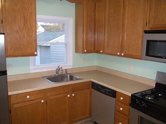 Eat-In-Kitchen