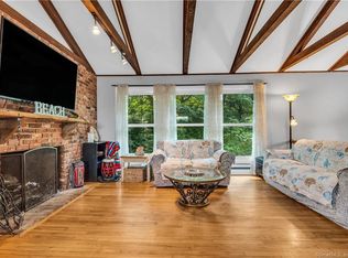 136 Yankee Peddler Path, Madison, CT 06443