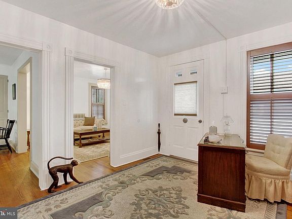 3rd image of 34 N Stratton St