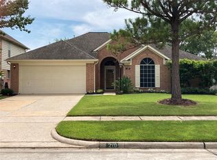 210 Leghrand Ct, League City, TX 77573