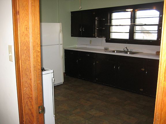 3rd image of 1353 Stratford St