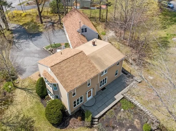 3 Dara Ln, Worcester, MA 01609
