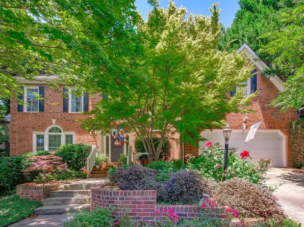 8828 Miranda Dr, Raleigh, NC 27617