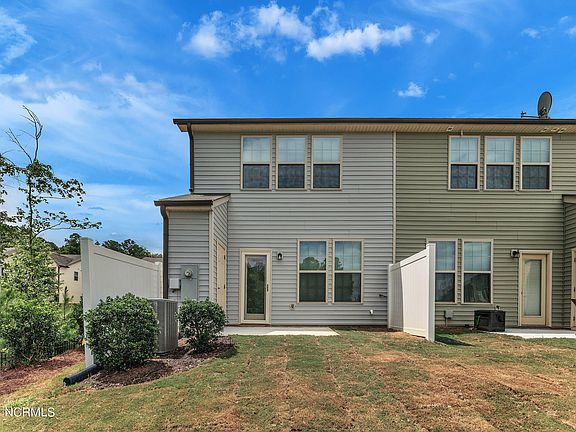3rd image of 90 Hawkstone Drive
