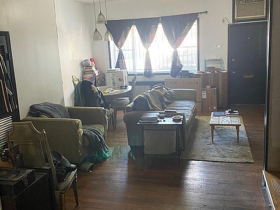 2nd image of 2331 E Somerset St
