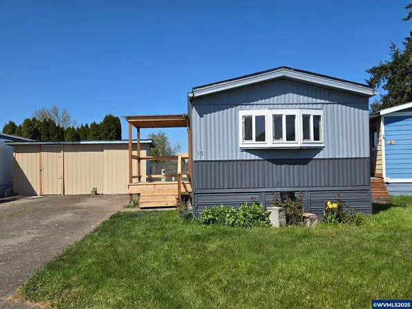 1025 S 6th St Space 10, Harrisburg, OR 97446