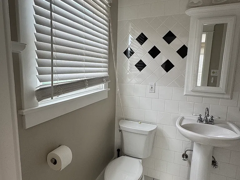 1543 Oxford St #1 — Photo 16