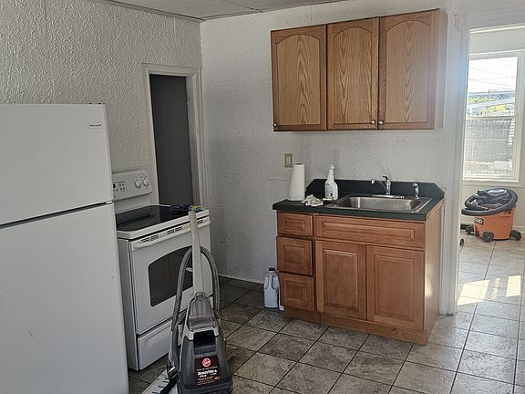 3rd image of 605 Ridge Ave